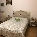 Lindo Quarto Com Cama De Casal Em Copacabana